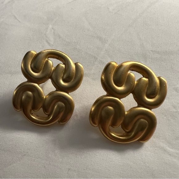 Vintage Matte Brushed Gold Anne Klein Fashion Earrings - Picture 4 of 5